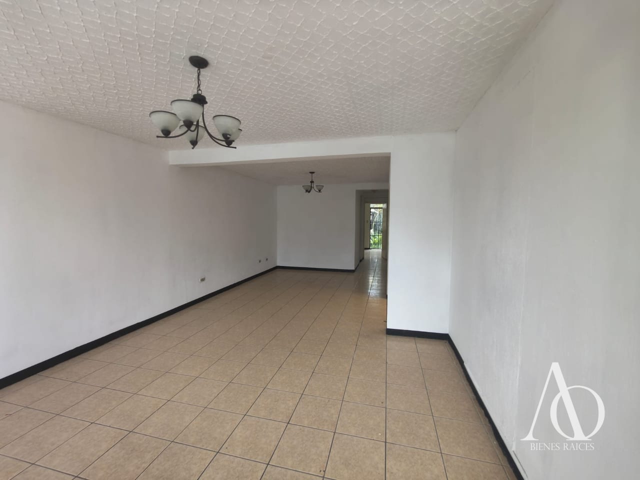 Casa en Venta en Balcones de San Cristóbal, zona 8 de Mixco / EN DIRECTO — Casa en Venta en Zona 8 Mixco, Guatemala, Ciudad — foto 10 de 17