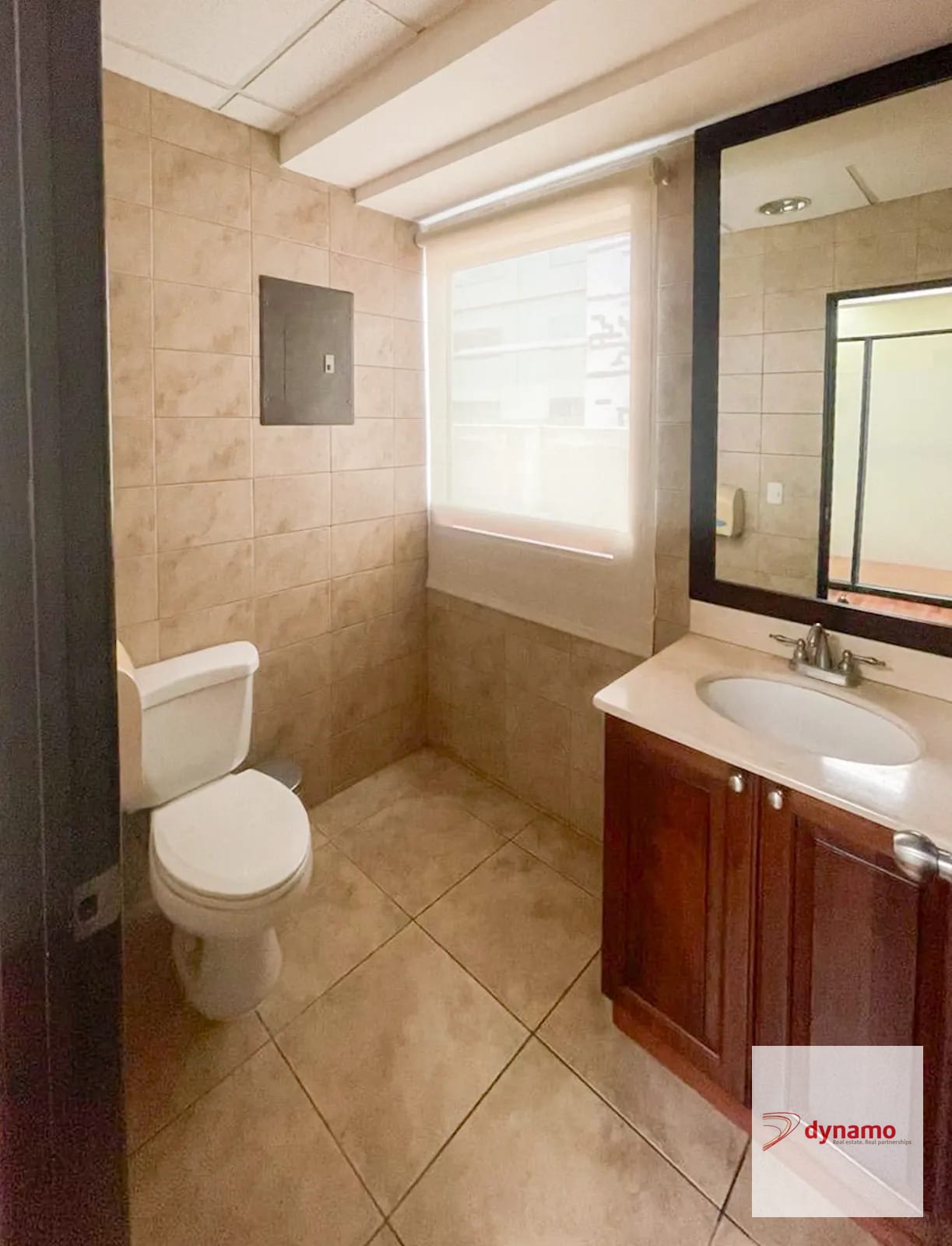 Oficina en Renta en Zona 10 | 94 m² | 2 Parqueos — Oficina en Alquiler en Zona 10, Guatemala, Ciudad — foto 4 de 9