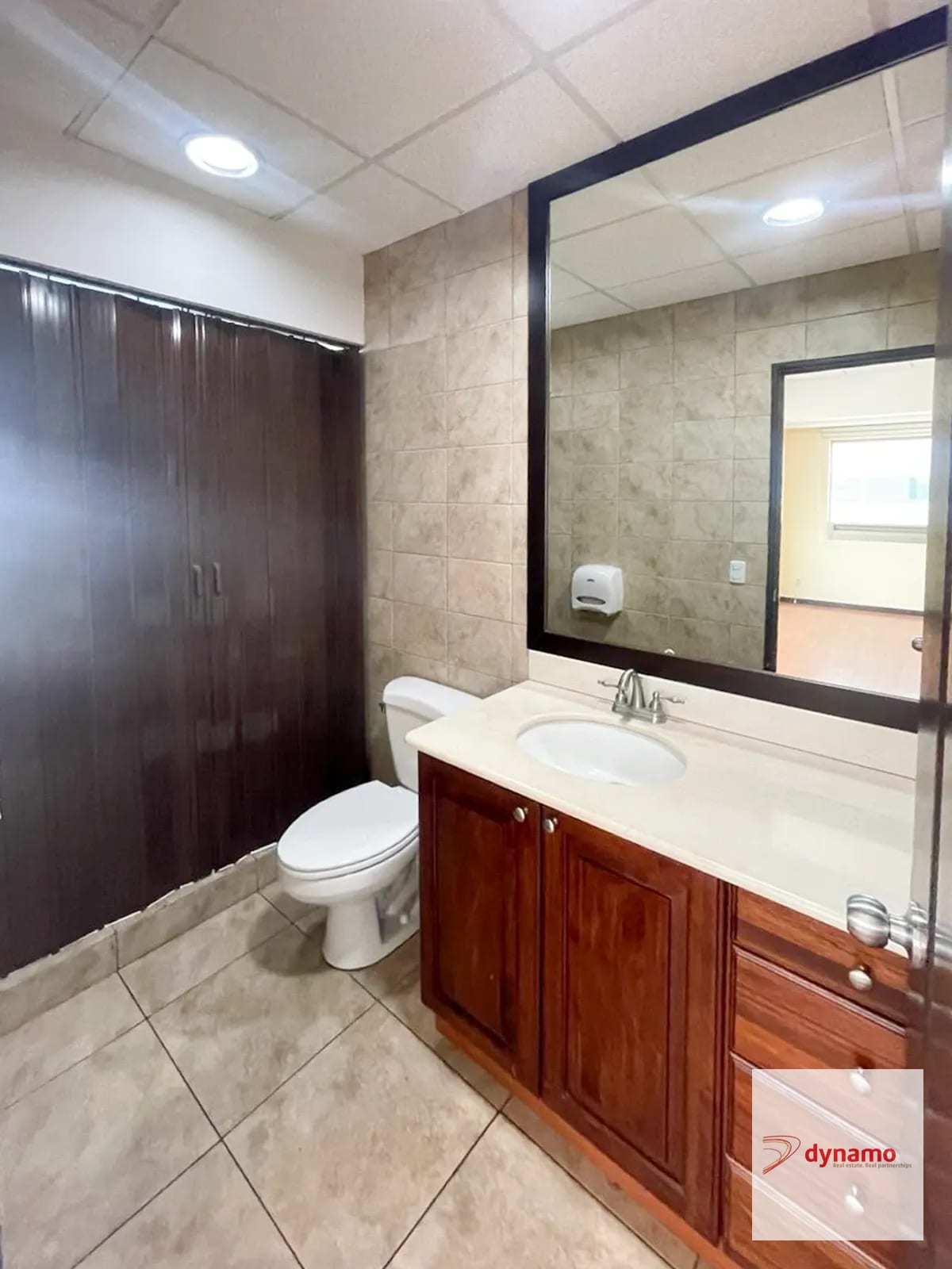 Oficina en Renta en Zona 10 | 94 m² | 2 Parqueos — Oficina en Alquiler en Zona 10, Guatemala, Ciudad — foto 5 de 9
