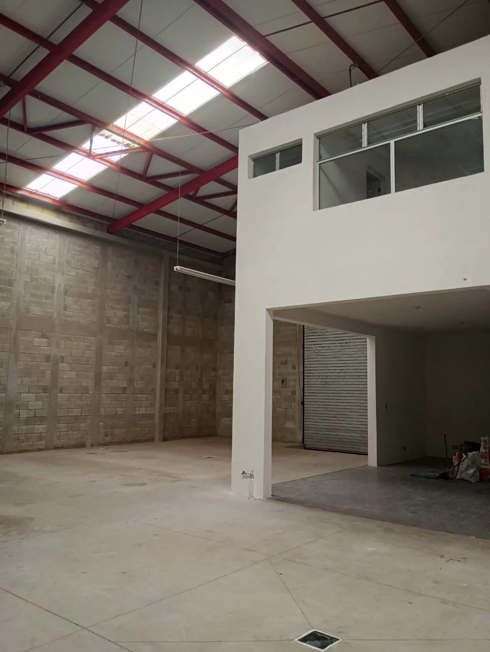 Alquilo Bodega Villa Nueva Ubicada en Centro de Comercio, Santa Fé +1 — Bodega / Ofibodega en Alquiler en Mayan Golf, Villa Nueva, Guatemala, Ciudad — foto 5 de 9