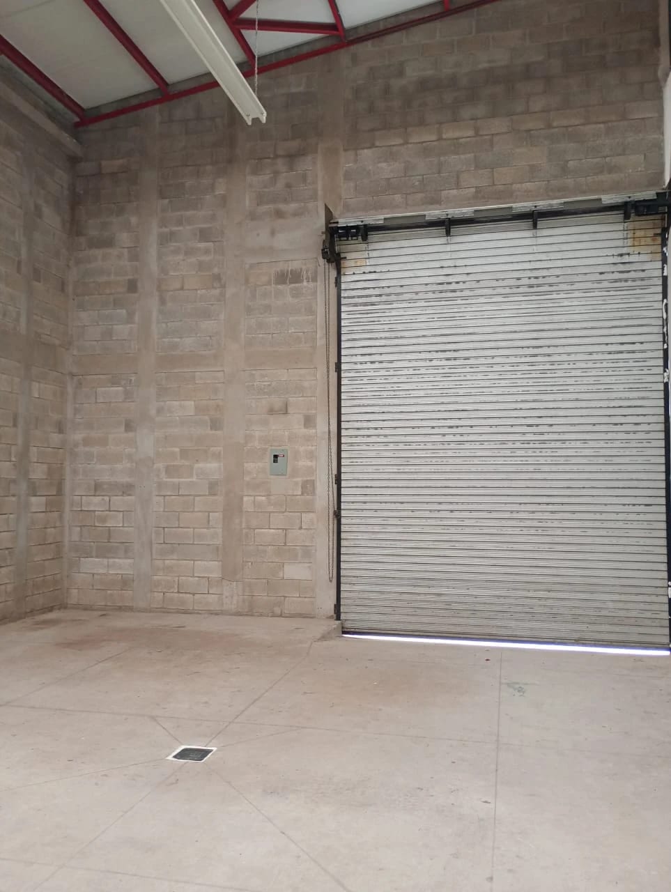 Alquilo Bodega Villa Nueva Ubicada en Centro de Comercio, Santa Fé +1 — Bodega / Ofibodega en Alquiler en Mayan Golf, Villa Nueva, Guatemala, Ciudad — foto 9 de 9