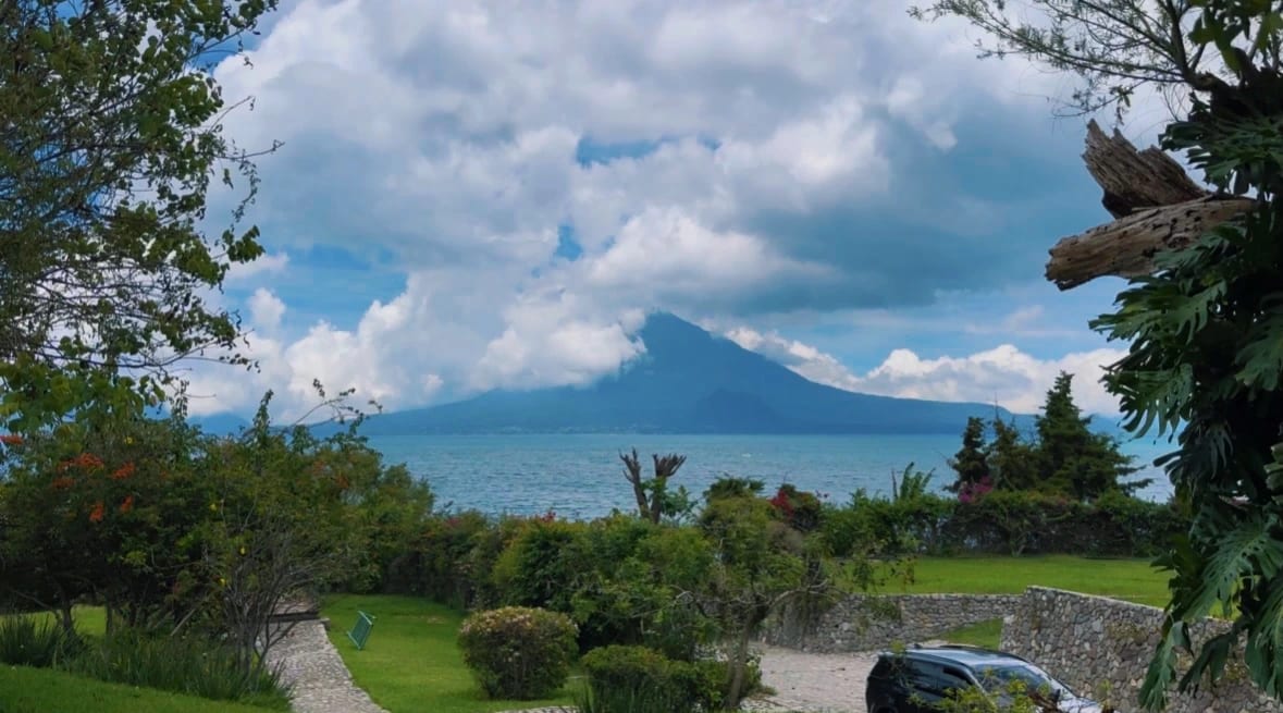 La Cañada de Atitlan, Espectacular propiedad en venta en la mejor ubicación y urbanización de Panajachel. — Casa vacacional en Venta en Panajachel, Sololá — foto 2 de 17