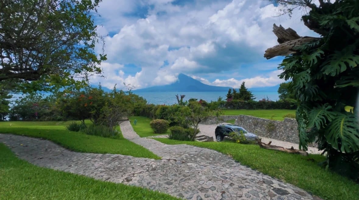 La Cañada de Atitlan, Espectacular propiedad en venta en la mejor ubicación y urbanización de Panajachel. — Casa vacacional en Venta en Panajachel, Sololá — foto 3 de 17