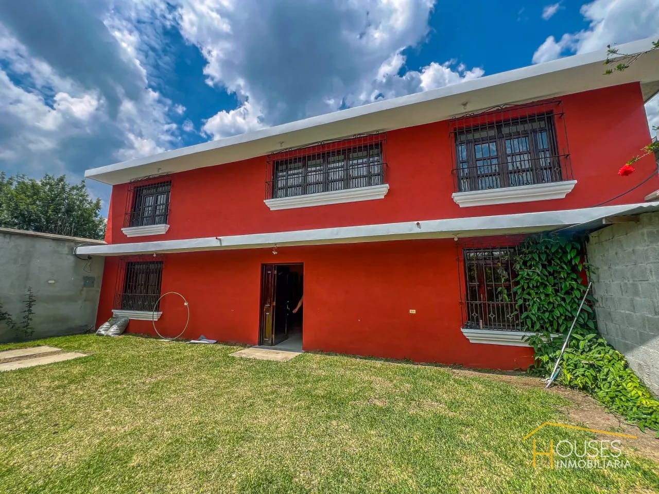 Rento Casa en San Pedro las Huertas, Antigua G. — Casa en Alquiler en San Pedro Las Huertas, Antigua, Sacatepéquez — foto 1 de 16
