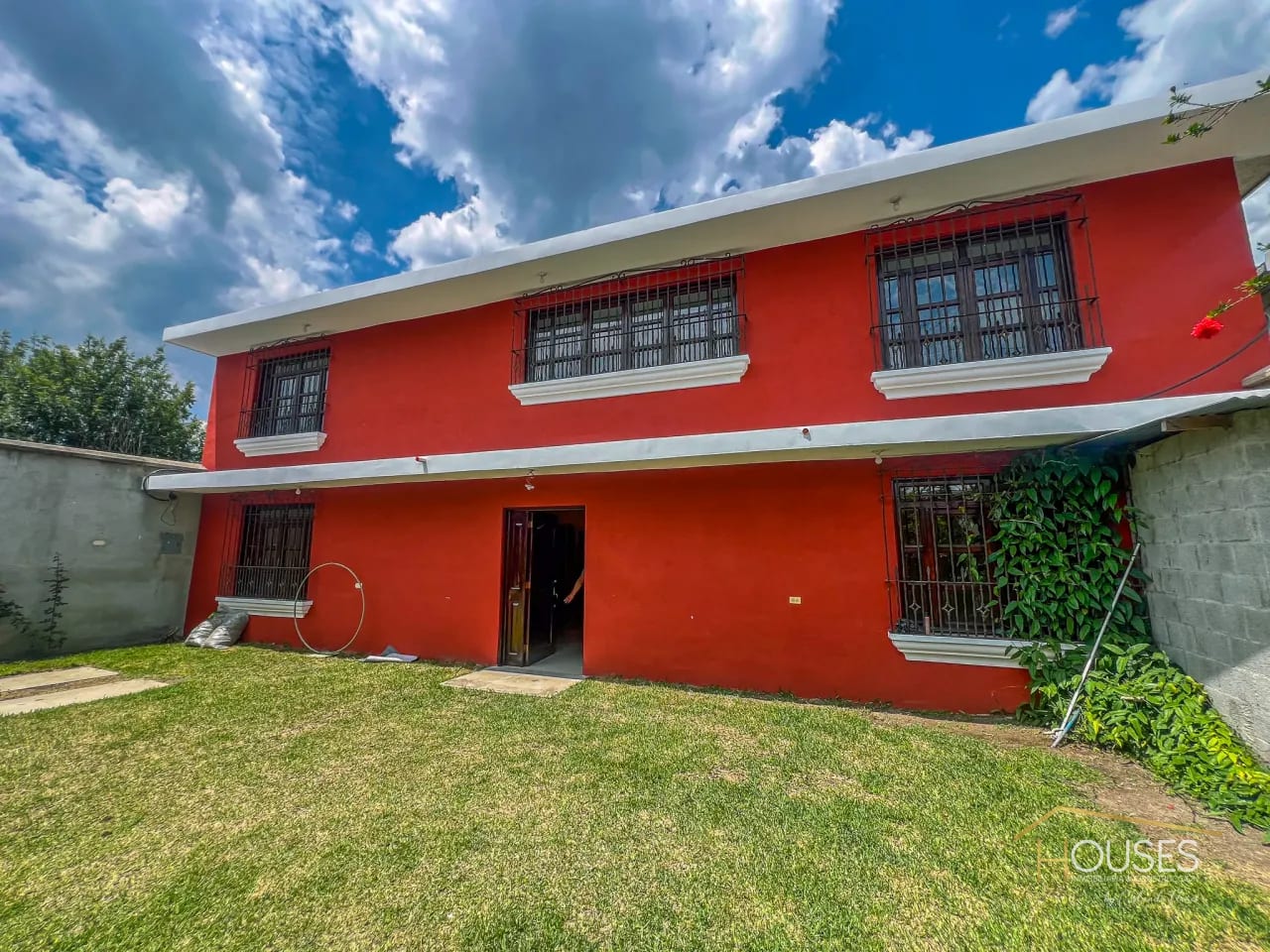Rento Casa en San Pedro las Huertas, Antigua G. — Casa en Alquiler en San Pedro Las Huertas, Antigua, Sacatepéquez — foto 1 de 16