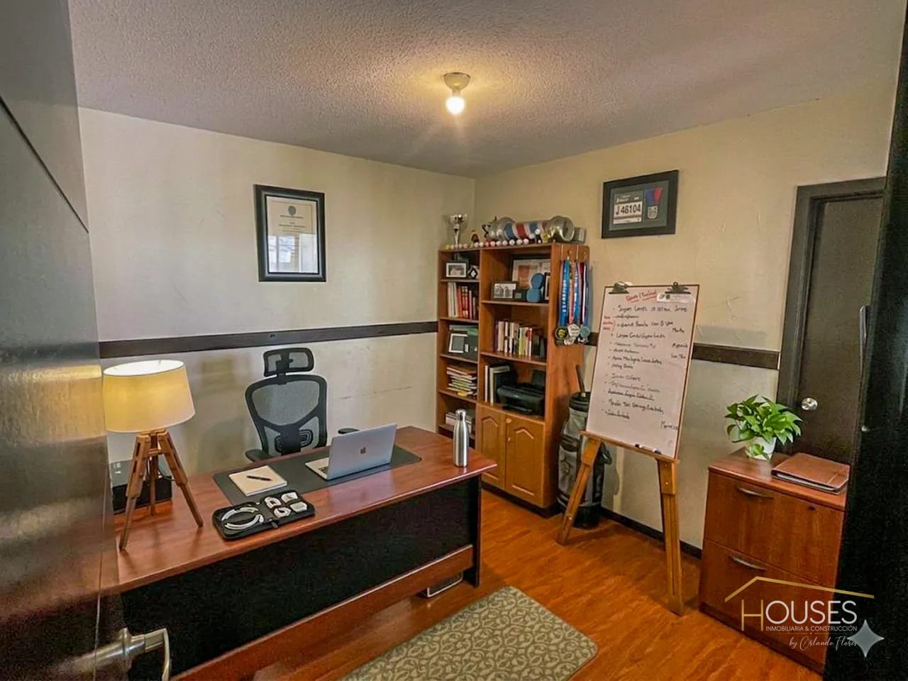 Vendo Casa en Las Luces del Encinal, Zona 7 Mixco — Casa en Venta en El Encinal, Zona 7 Mixco, Guatemala, Ciudad — foto 4 de 16