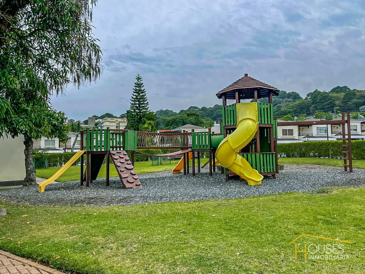 Vendo Casa en Las Luces del Encinal, Zona 7 Mixco — Casa en Venta en El Encinal, Zona 7 Mixco, Guatemala, Ciudad — foto 11 de 16