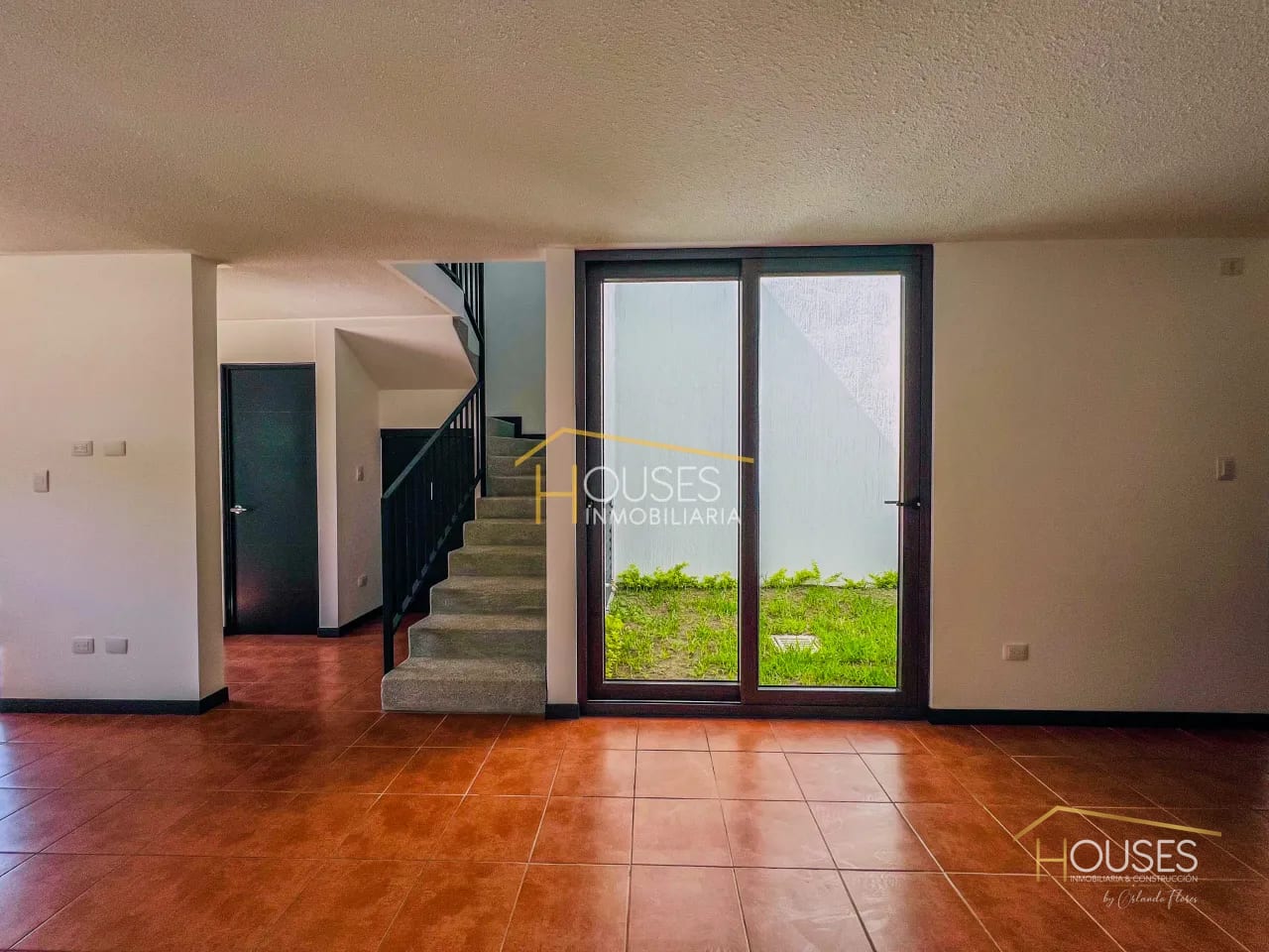 Se Renta Casa en Condominio Casa Cardenal — Casa en Alquiler en Alotenango, Sacatepéquez — foto 1 de 9