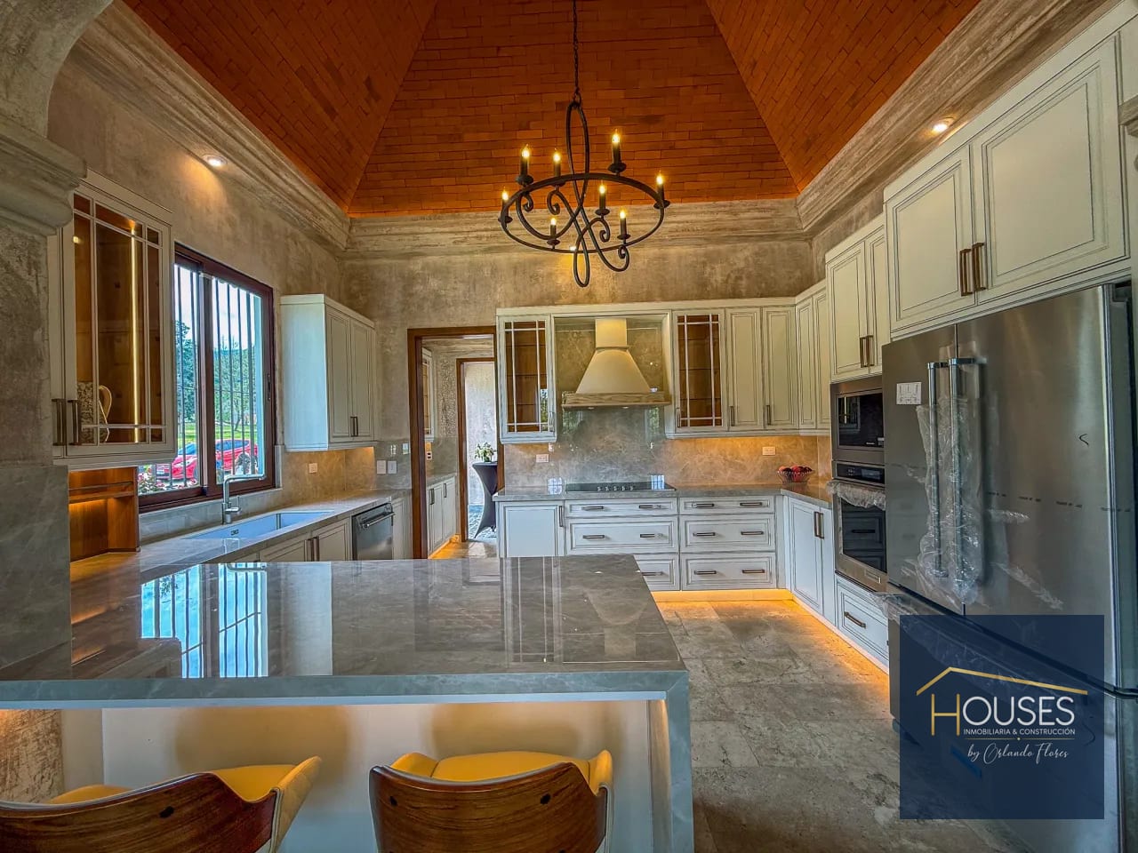 Vendo Casa de esquina en Paseo Antigua, Antigua Guatemala — Casa en Venta en Antigua, Sacatepéquez — foto 2 de 15
