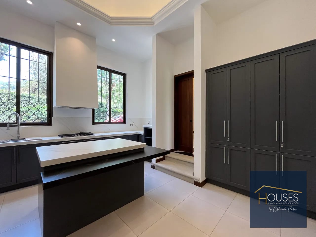 Vendo Casa en Condado del Obispo, Antigua Guatemala — Casa en Venta en Antigua, Sacatepéquez — foto 2 de 15