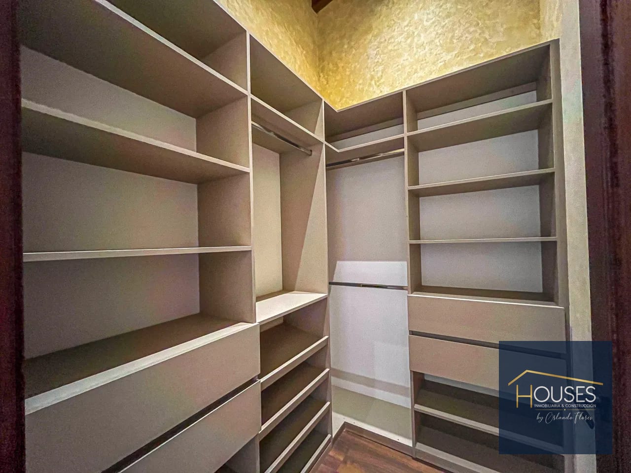 Vendo Casa en Condado del Obispo, Antigua Guatemala — Casa en Venta en Antigua, Sacatepéquez — foto 11 de 15