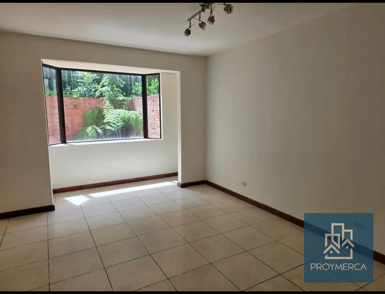 Amplia casa en alquiler zona 16 — Casa en Alquiler en San Gaspar, Zona 16, Guatemala, Ciudad — foto 9 de 14