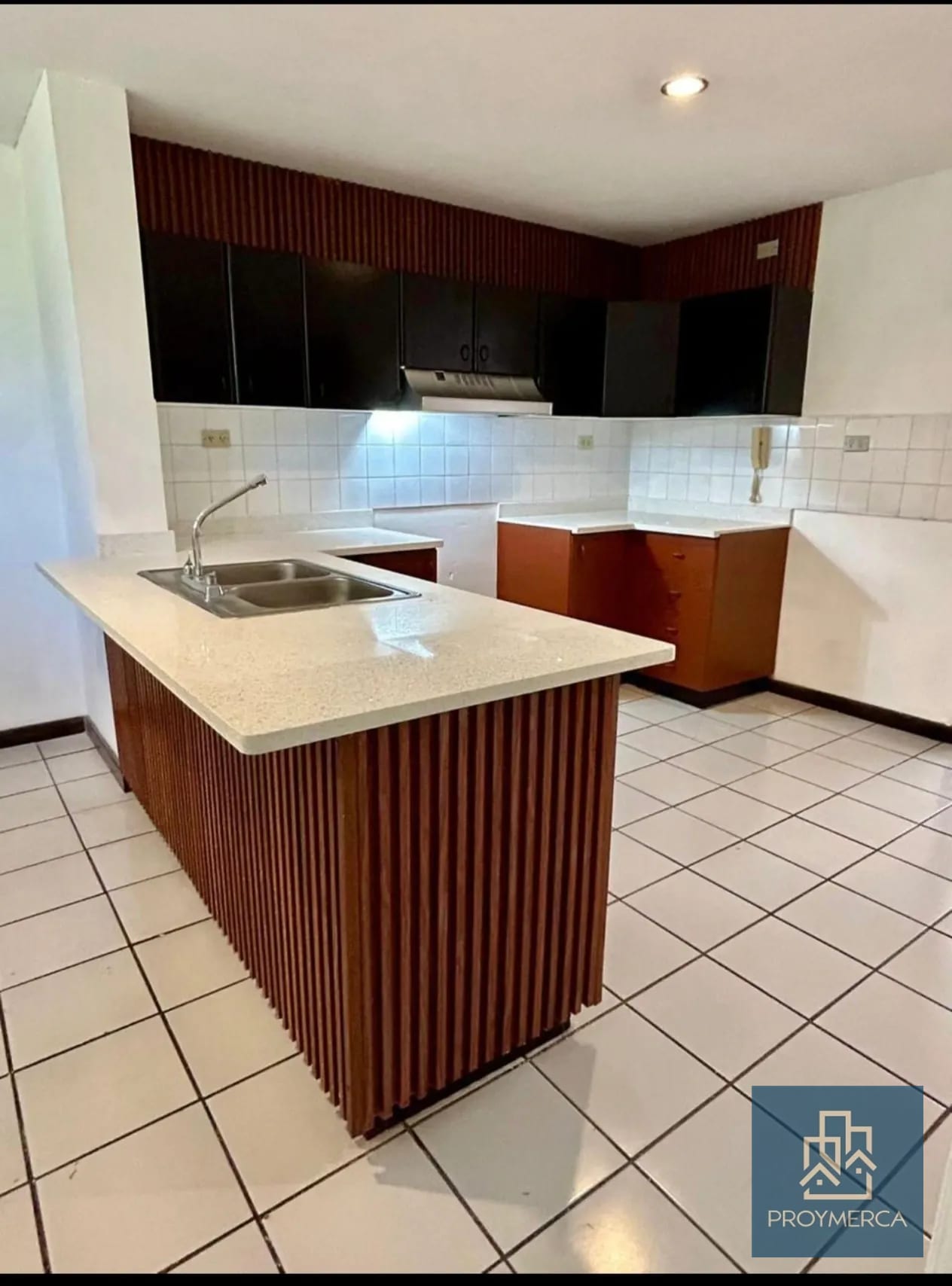 Apartamento Grande en alquiler zona 14 — Apartamento en Alquiler en Zona 14, Guatemala, Ciudad — foto 5 de 10