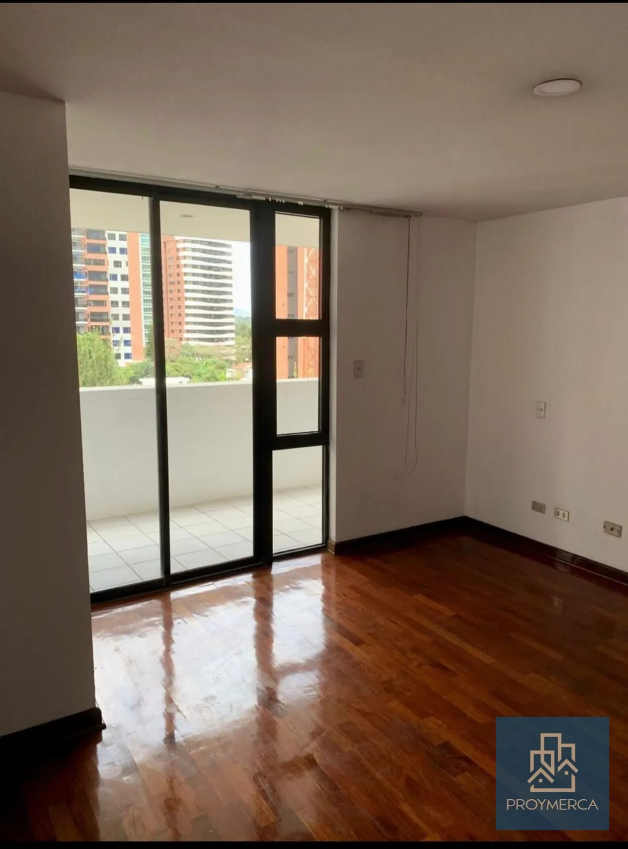Apartamento Grande en alquiler zona 14 — Apartamento en Alquiler en Zona 14, Guatemala, Ciudad — foto 1 de 10