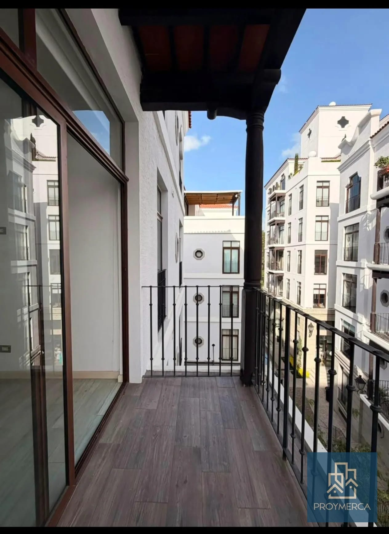 Apartamento en Alquiler Lirios de Cayalà zona 16 — Apartamento en Alquiler en Zona 16, Guatemala, Ciudad — foto 2 de 11