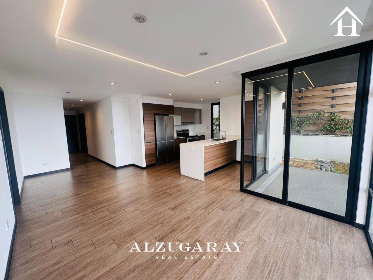 Apartamento con Jardín 3 Hab. | Edificio en Zona 10 — Apartamento en Alquiler en Zona 10, Guatemala, Ciudad — foto 1 de 11