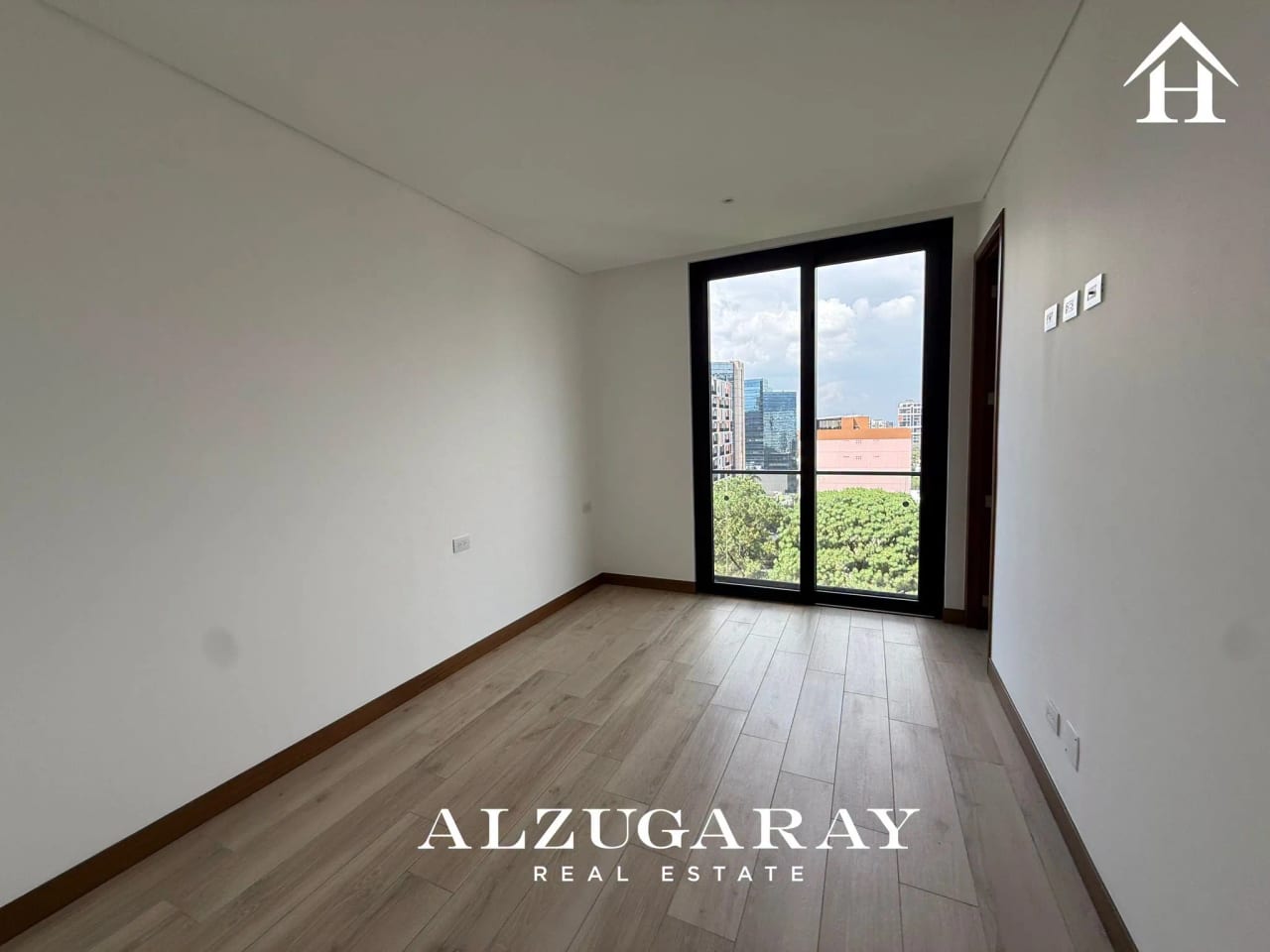 Apartamento en Renta 3 Hab. | Ferre Diez Z.10 — Apartamento en Alquiler en Ferré Diez, Zona 10, Guatemala, Ciudad — foto 5 de 9