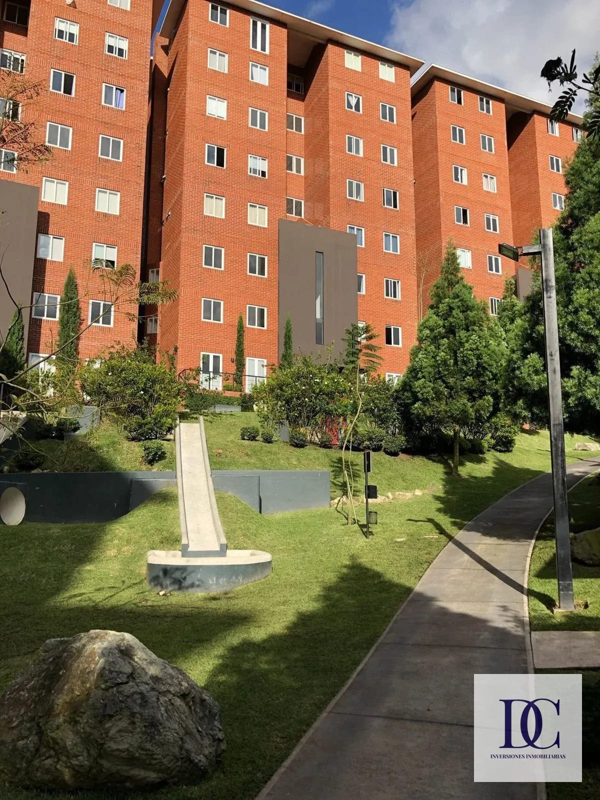 📍APARTAMENTO AMUEBLADO EN RENTA – 2 HAB + ESTUDIO | HEXA 16 | ZONA 16 — Apartamento en Alquiler en Hexa Cañada 16, Zona 16, Guatemala, Ciudad — foto 1 de 17