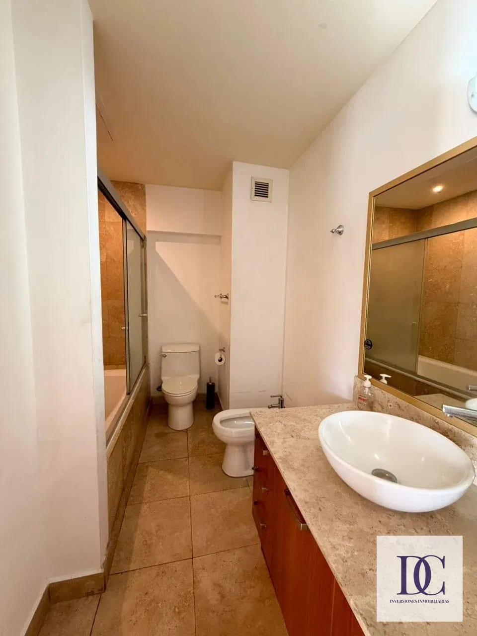 📍 APARTAMENTO EN RENTA – 2 HAB + DOBLE ALTURA | EDIFICIO ATRIUM | ZONA 10 — Apartamento en Alquiler en Atrium, Zona 10, Guatemala, Ciudad — foto 13 de 14