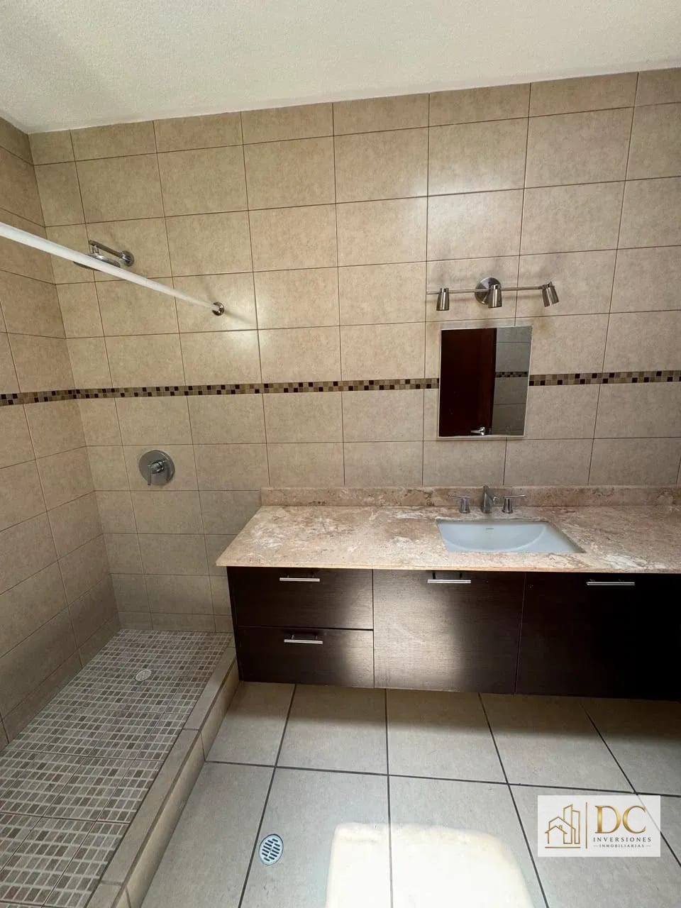 📍 Casa en Renta – 3 Hab + Jardín y Sala Familiar | Ensenada de San Isidro | Zona 16 — Casa en Alquiler en Ensenada de San Isidro, Zona 16, Guatemala, Ciudad — foto 14 de 17