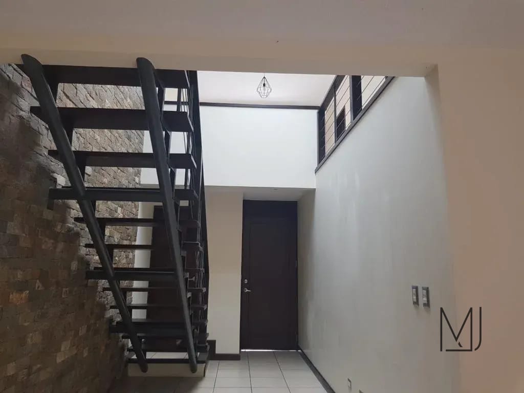 Casa en Alquiler | Ensenada de San Isidro | Zona 16 | 3 habitaciones · Jardín — Casa en Alquiler en Ensenada de San Isidro, Zona 16, Guatemala, Ciudad — foto 3 de 15