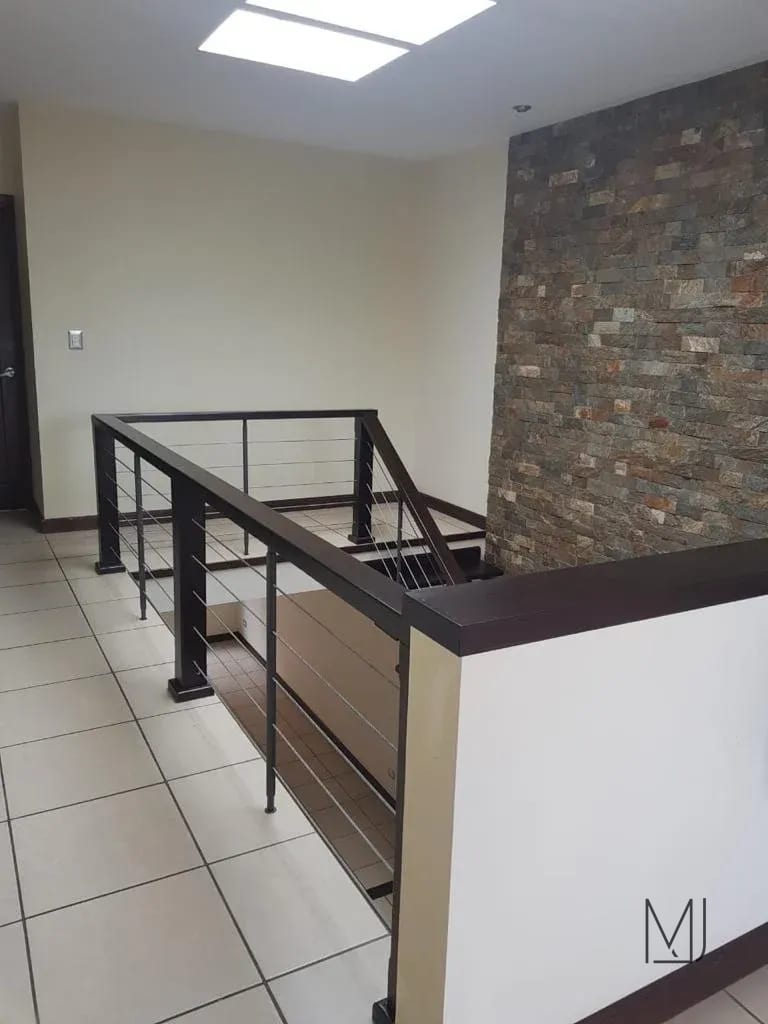 Casa en Alquiler | Ensenada de San Isidro | Zona 16 | 3 habitaciones · Jardín — Casa en Alquiler en Ensenada de San Isidro, Zona 16, Guatemala, Ciudad — foto 8 de 15
