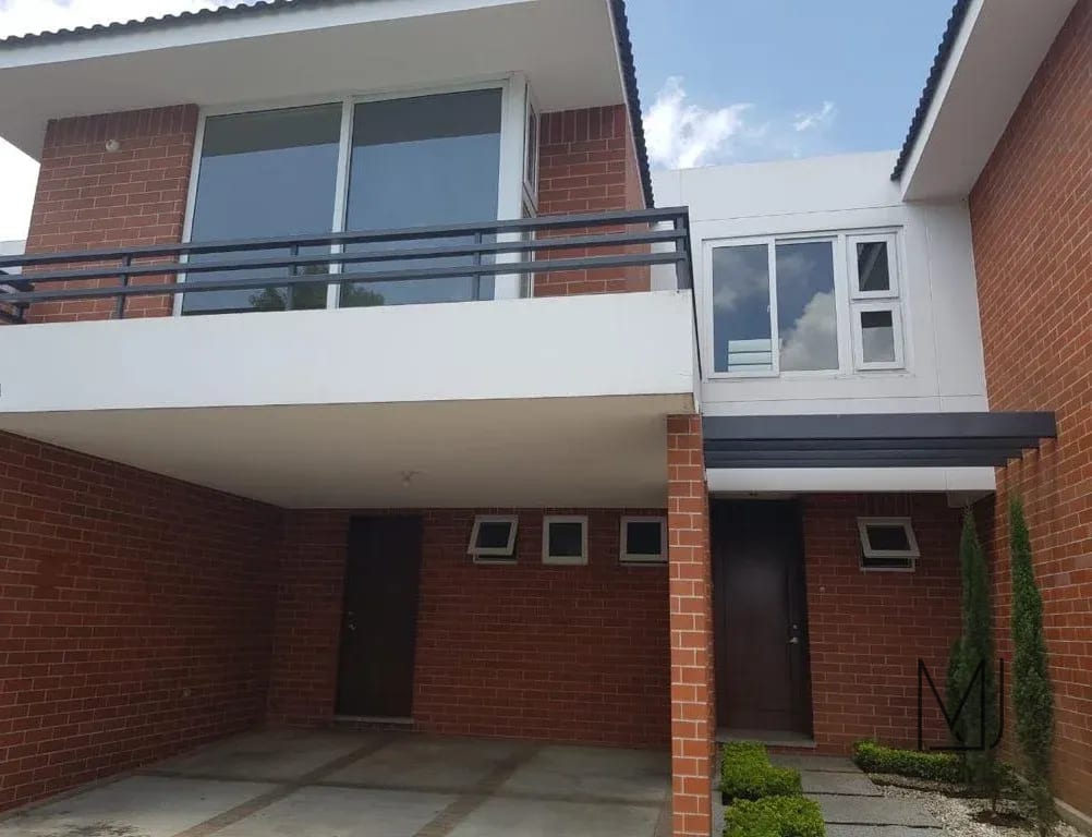 Casa en Alquiler | Ensenada de San Isidro | Zona 16 | 3 habitaciones · Jardín — Casa en Alquiler en Ensenada de San Isidro, Zona 16, Guatemala, Ciudad — foto 1 de 15