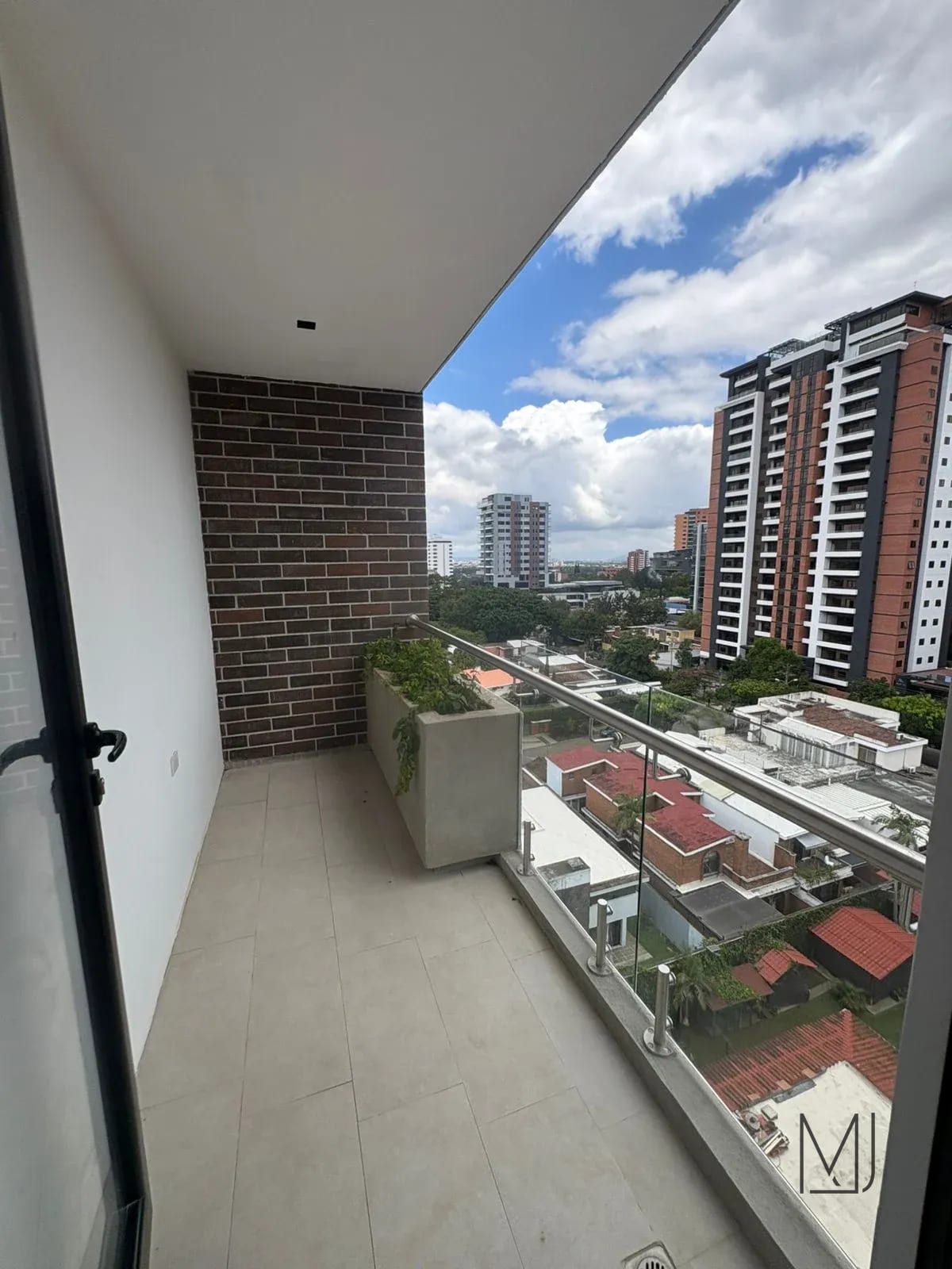 Apartamento en Alquiler | Vila Quince | Zona 15 VH2 | 2 habitaciones · 2 parqueos — Apartamento en Alquiler en Vila Quince, Zona 15, Guatemala, Ciudad — foto 3 de 15