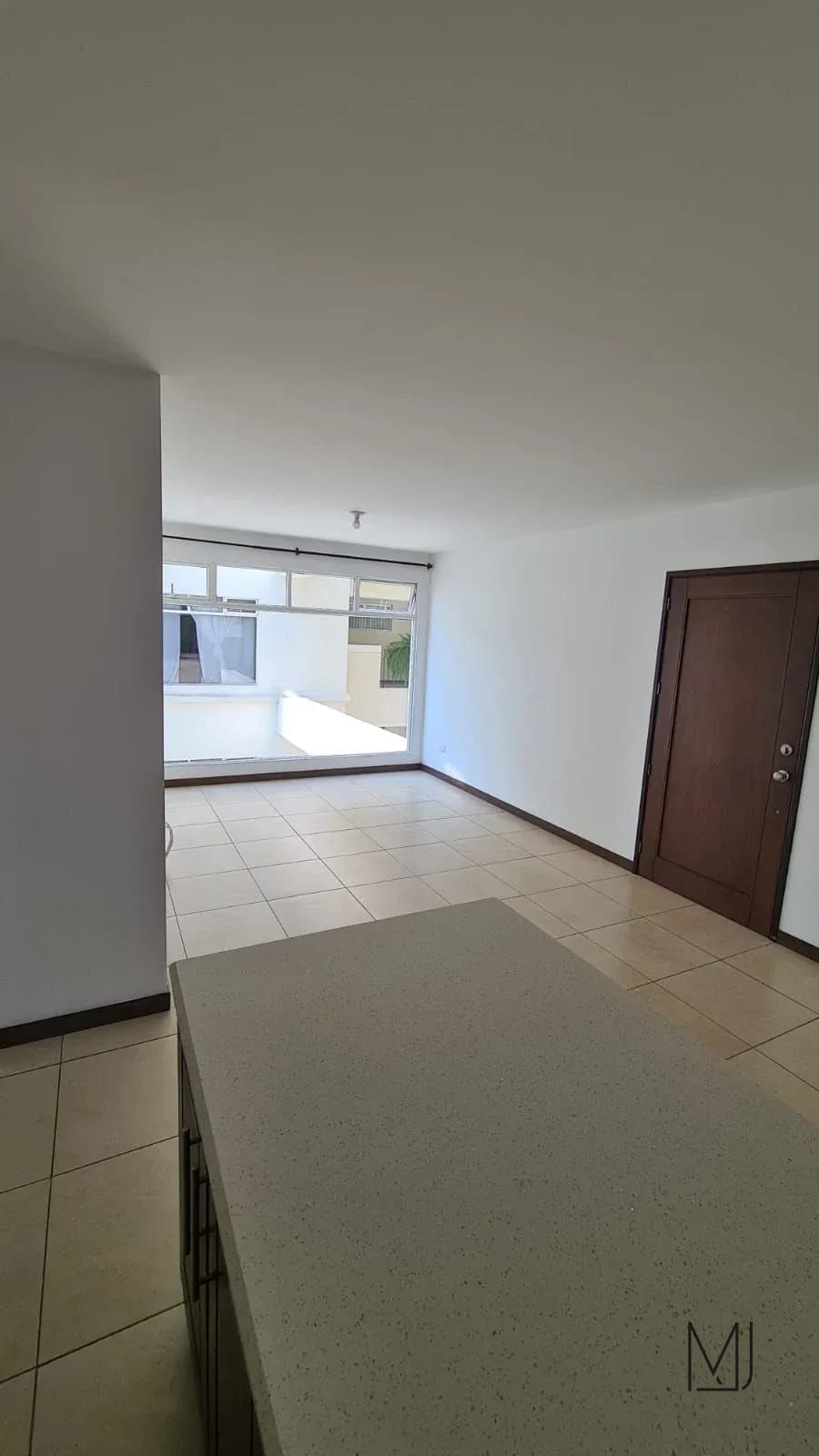 Apartamento en Alquiler | Pórtico | Zona 7 | 3 habitaciones · 2 parqueos — Apartamento en Alquiler en Zona 7, Guatemala, Ciudad — foto 2 de 7