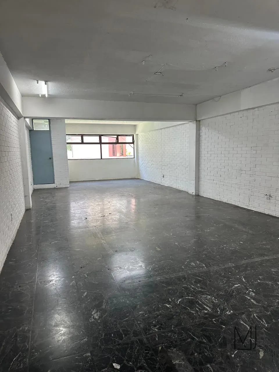 Oficina en Alquiler | Edificio Rodríguez | Zona 10 | Frente a Oakland Mall — Oficina en Alquiler en Zona 10, Guatemala, Ciudad — foto 1 de 4