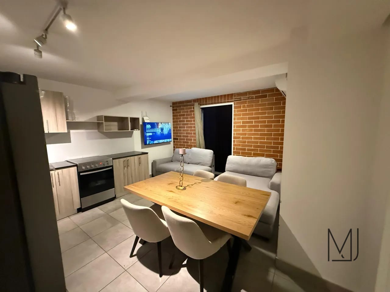 Apartamento en Alquiler | Modra | Zona 4 | Amueblado · 3 habitaciones — Apartamento en Alquiler en Modra, Zona 4, Guatemala, Ciudad — foto 1 de 10