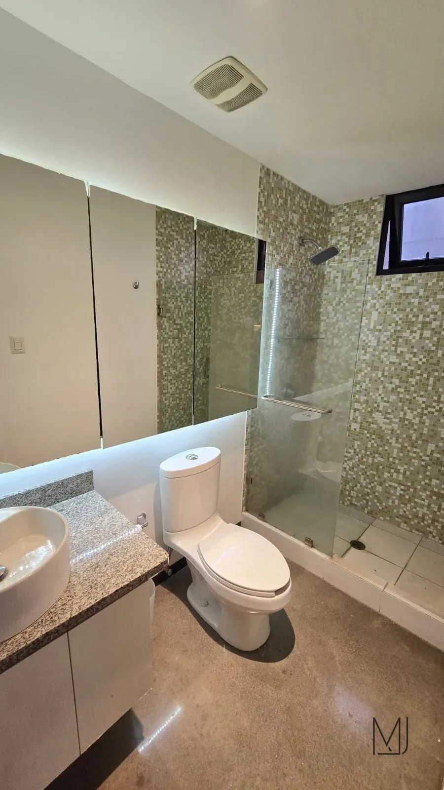 Apartamento Loft en Alquiler | 4Venezia | Zona 4 | Amueblado · Balcón — Apartamento en Alquiler en Cuatro Venezia, Zona 4, Guatemala, Ciudad — foto 6 de 6