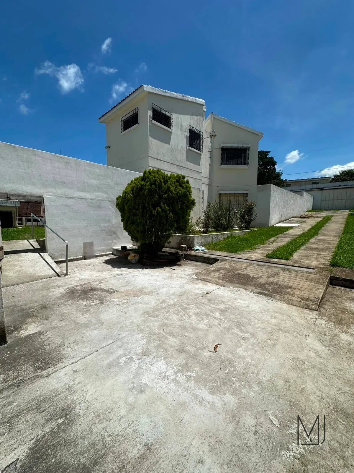 Casa en Venta | San Cristóbal Zona 8 de Mixco | 2 Casas en un Terreno · 10 Parqueos — Casa en Venta en Zona 8 Mixco, Guatemala, Ciudad — foto 6 de 17