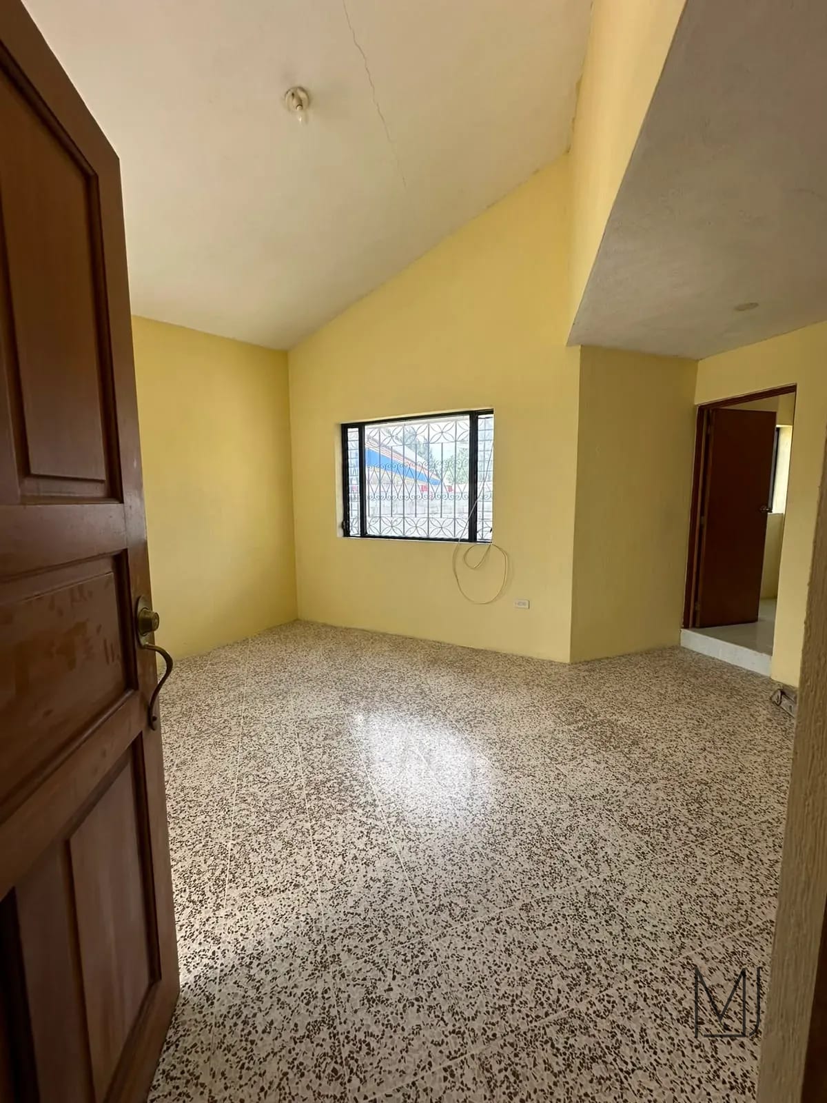 Casa en Venta | San Cristóbal Zona 8 de Mixco | 2 Casas en un Terreno · 10 Parqueos — Casa en Venta en Zona 8 Mixco, Guatemala, Ciudad — foto 10 de 17