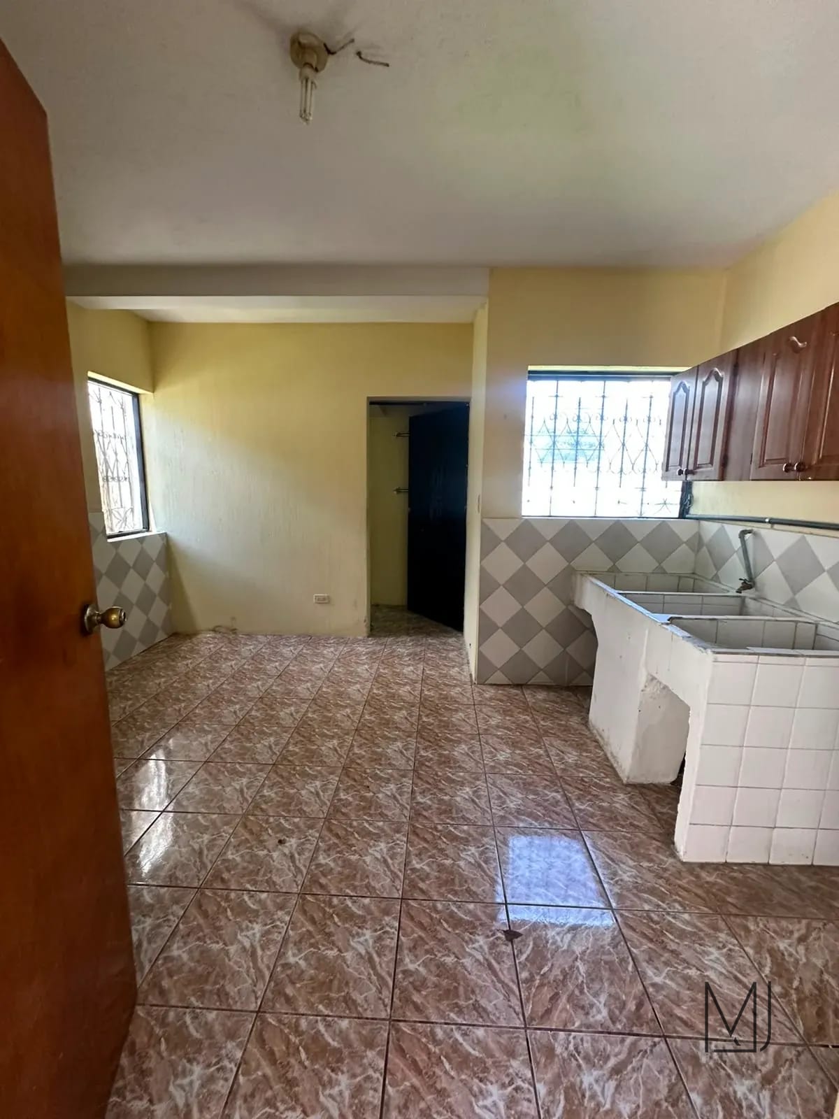 Casa en Venta | San Cristóbal Zona 8 de Mixco | 2 Casas en un Terreno · 10 Parqueos — Casa en Venta en Zona 8 Mixco, Guatemala, Ciudad — foto 16 de 17