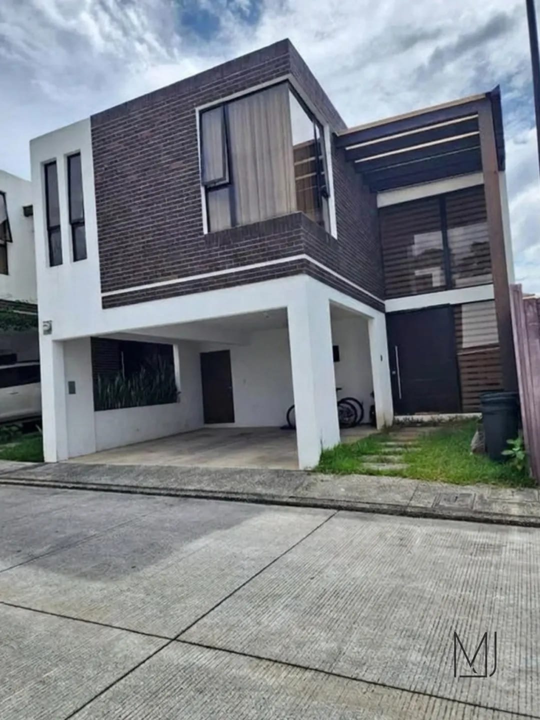 Casa en Venta | Condominio Home 16 | Zona 16 | 3 habitaciones · 4 parqueos · Amplio jardín — Casa en Venta en Home 16, Zona 16, Guatemala, Ciudad — foto 1 de 13
