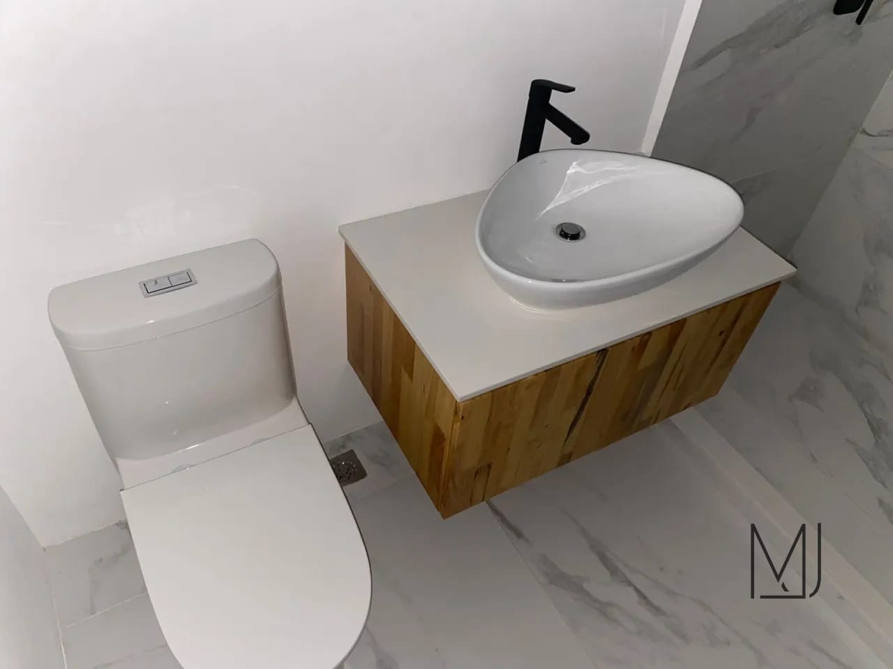 Apartamento en Venta | Edificio Céntrico | Zona 5 | 2 hab. · Terraza — Apartamento en Alquiler en Céntrico, Zona 5, Guatemala, Ciudad — foto 9 de 10