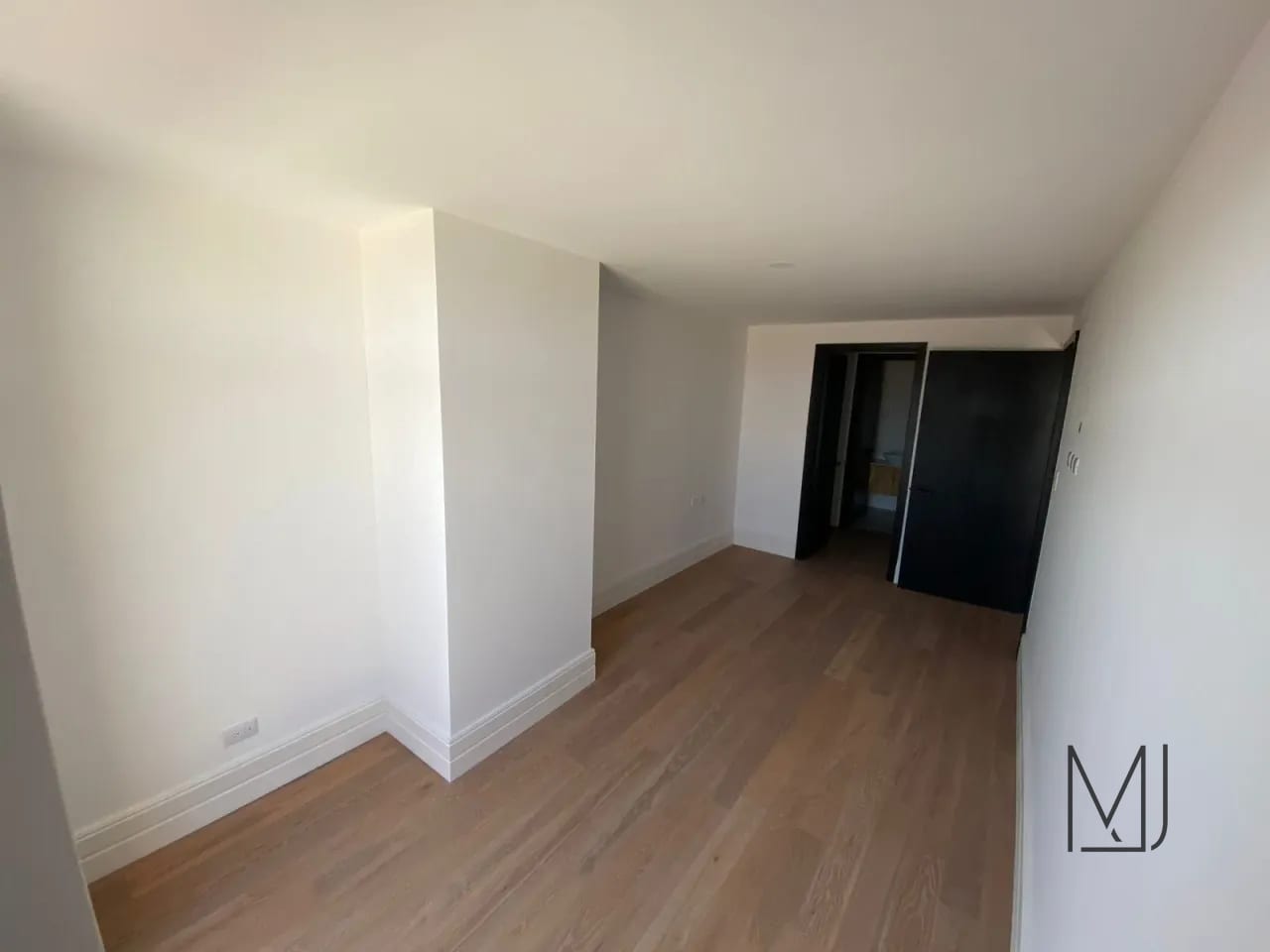 Apartamento en Venta | Edificio Céntrico | Zona 5 | 2 hab. · Terraza — Apartamento en Alquiler en Céntrico, Zona 5, Guatemala, Ciudad — foto 7 de 10