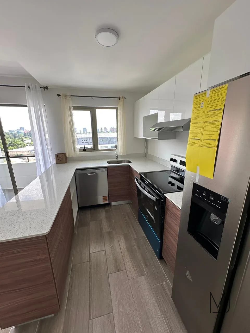 Apartamento en Alquiler | Edificio Seghería | Zona 14 | Espacioso · Amplias áreas verdes — Apartamento en Alquiler en Segheria, Zona 14, Guatemala, Ciudad — foto 3 de 16