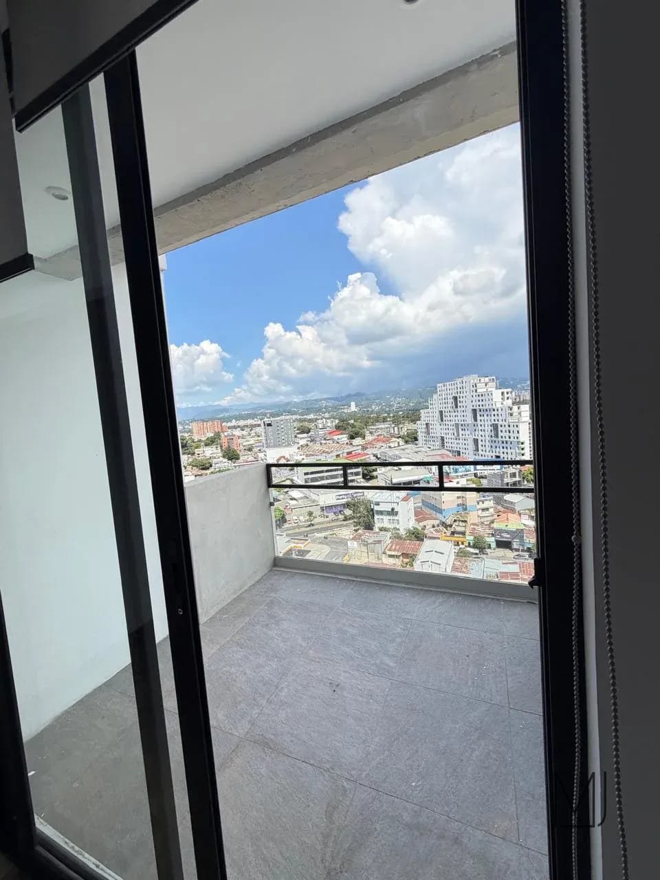 Apartamento en Alquiler | Edificio Inara Cuatro Norte | Zona 4 | Para estrenar · 2 habitaciones · Nivel Alto — Apartamento en Alquiler en Inara Cuatro Norte, Zona 4, Guatemala, Ciudad — foto 2 de 12