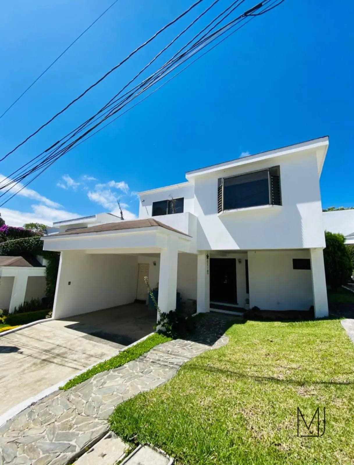 Casa en Venta | Condominio Windsor | San Cristóbal Zona 8 de Mixco | 3 habitaciones · Pérgola — Casa en Venta en Zona 8 Mixco, Guatemala, Ciudad — foto 1 de 11