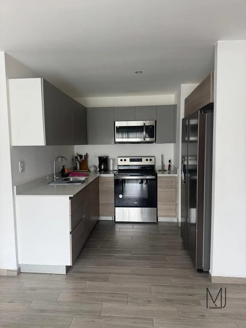 Apartamento Amueblado en Alquiler | Parque 10 | Zona 10 | 3 habitaciones · Listo para habitar — Apartamento en Alquiler en Parque 10, Zona 10, Guatemala, Ciudad — foto 5 de 11