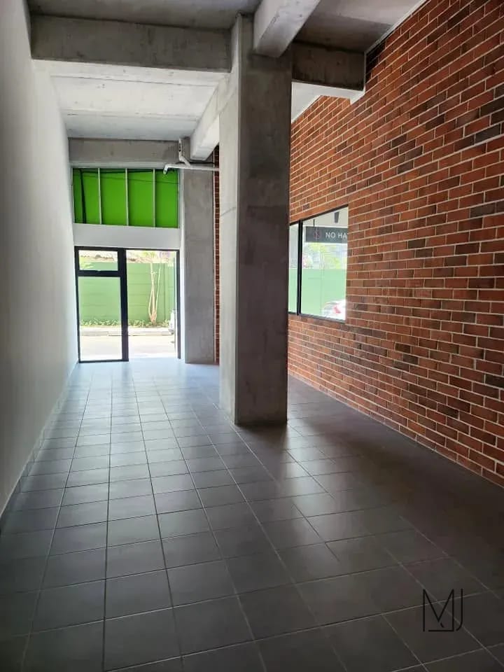 Local Comercial en Alquiler | Edificio Baldone | Zona 2 | Ideal para atención al público — Local en Alquiler en Baldone, Zona 2, Guatemala, Ciudad — foto 2 de 9