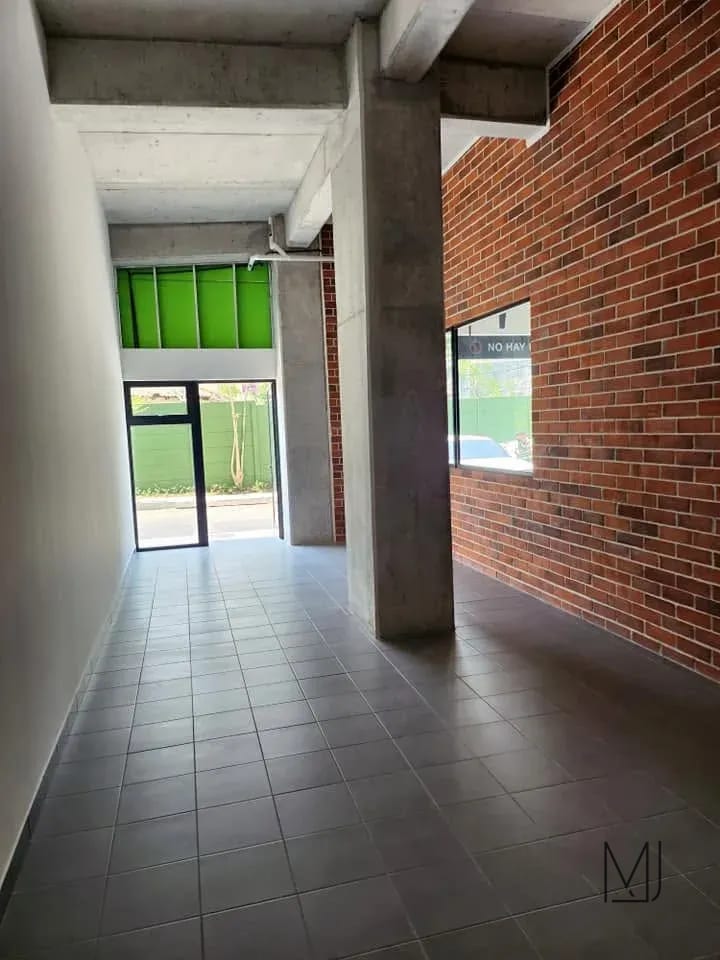 Local Comercial en Alquiler | Edificio Baldone | Zona 2 | Ideal para atención al público — Local en Alquiler en Baldone, Zona 2, Guatemala, Ciudad — foto 3 de 9