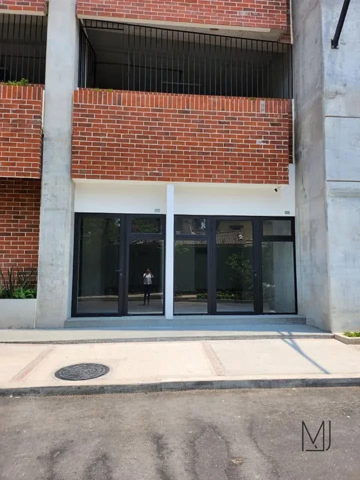 Local Comercial en Alquiler | Edificio Baldone | Zona 2 | Ideal para atención al público — Local en Alquiler en Baldone, Zona 2, Guatemala, Ciudad — foto 1 de 9