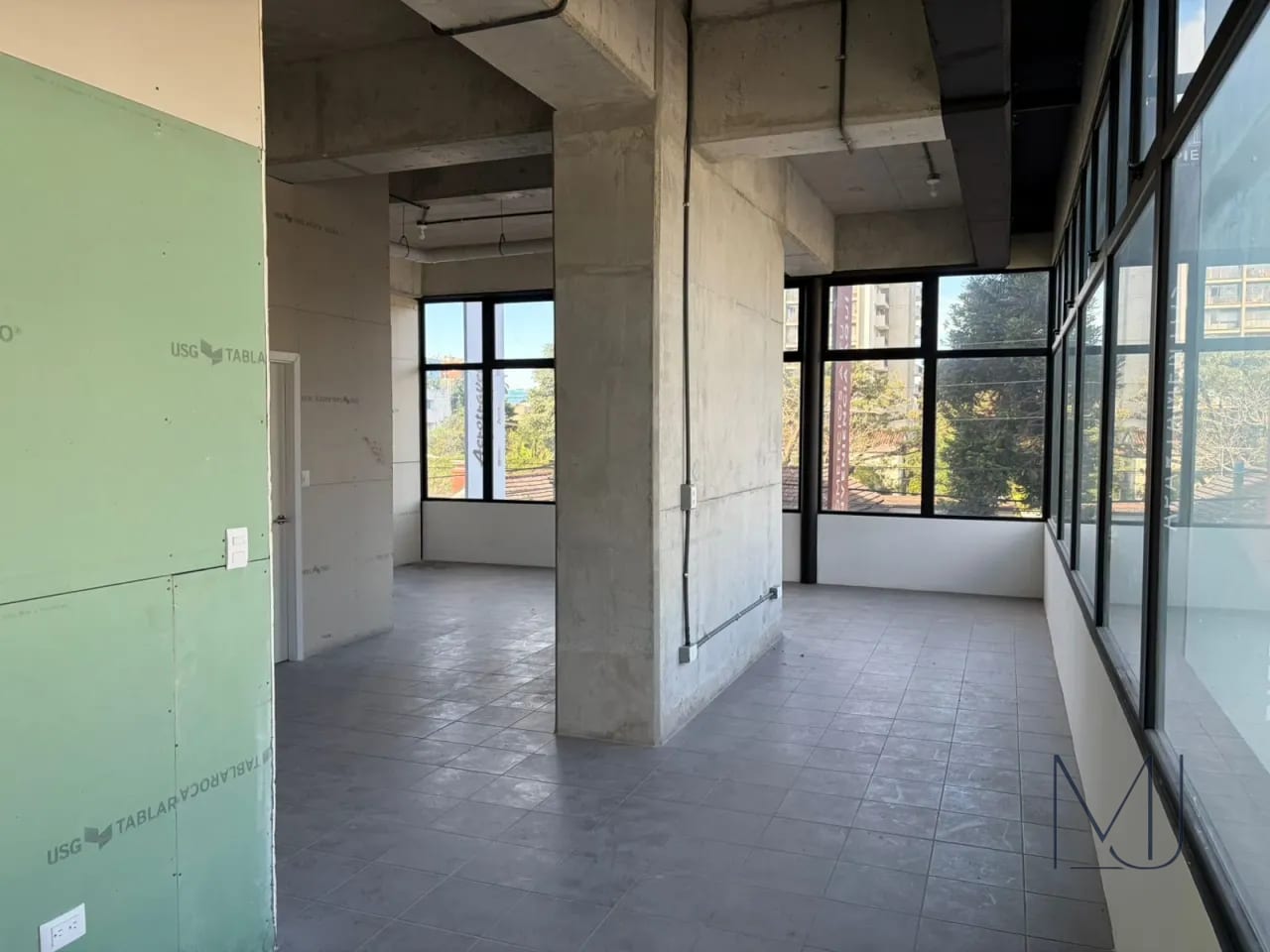 Local Comercial en Renta / Venta | Edificio Fiamene | Zona 10 | 68 m² — Local en Venta en Fiamene, Zona 10, Guatemala, Ciudad — foto 1 de 11
