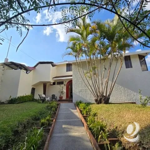 Casa en Venta Balcones de San Cristóbal, Guatemala — Casa en Venta en Zona 8 Mixco, Guatemala, Ciudad — foto 1 de 17