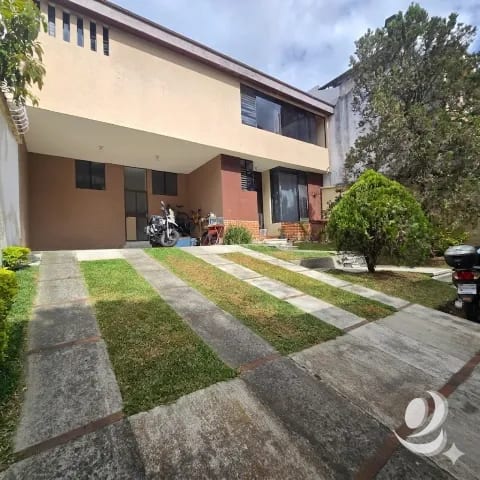 Casa en Venta Las Hojarascas Zona 1 de Mixco, Guatemala — Casa en Venta en Zona 1 Mixco, Guatemala, Ciudad — foto 1 de 16
