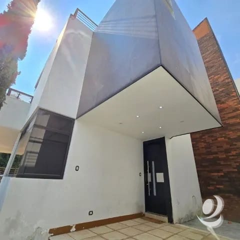 Casa en Venta San Cristóbal Valle Dorado Bulevar Sur — Casa en Venta en Zona 8 Mixco, Guatemala, Ciudad — foto 1 de 17