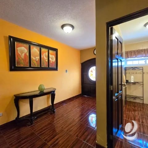 Casa en Venta San Cristóbal Vista al Valle Oriente — Casa en Venta en Zona 8 Mixco, Guatemala, Ciudad — foto 8 de 17